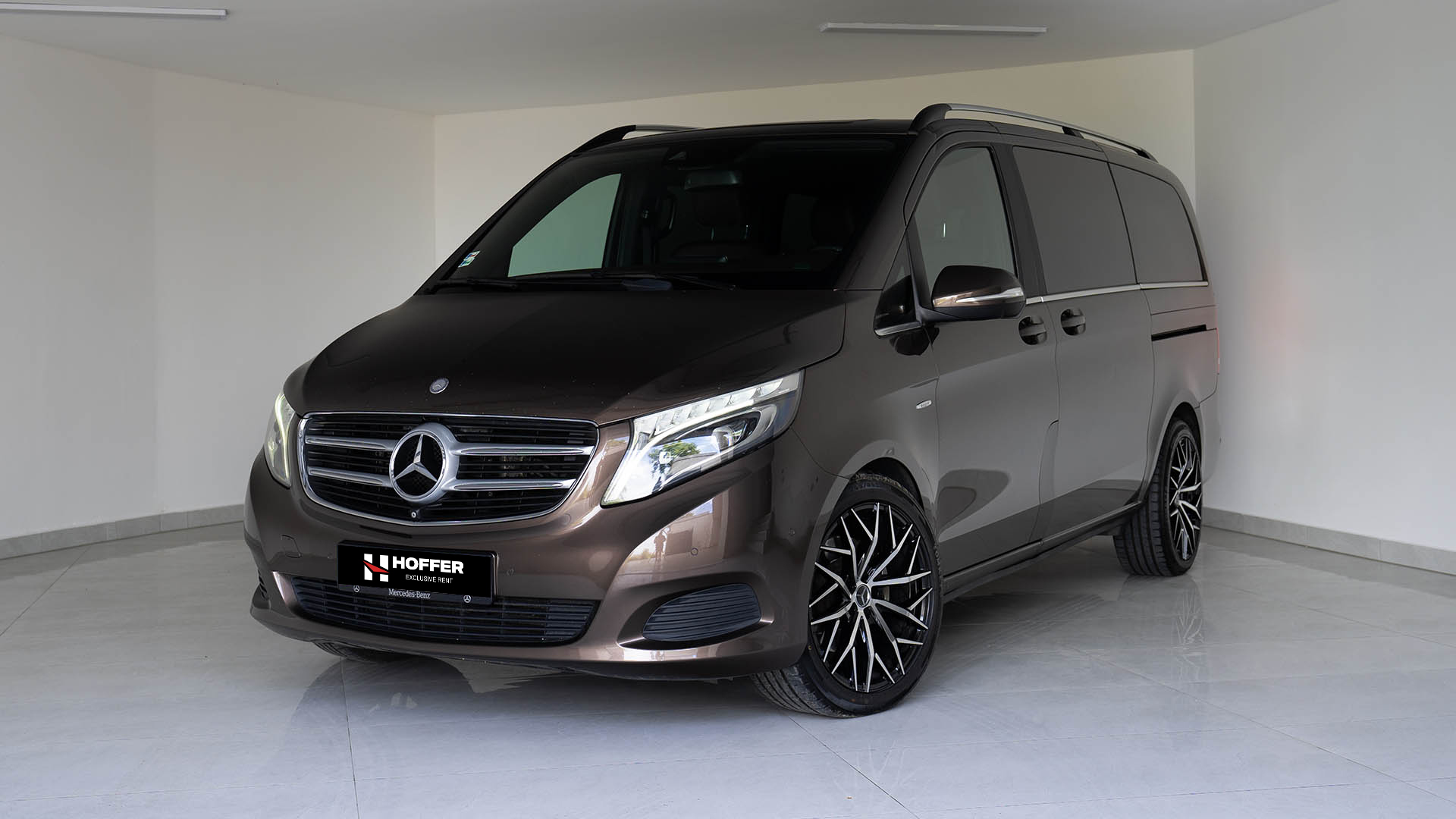Mercedes-V250_2_Titulna - Prenájom luxusných a športových vozidiel - HOFFER RENT - Prenájom luxusných a športových vozidiel - HOFFER RENT